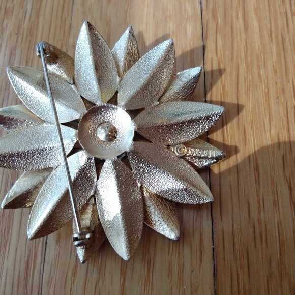 Vintage Flower Brooch Gold Tone Sunflower Daisy Sarah Coventry Statement Jewelry - Picture 5 of 8